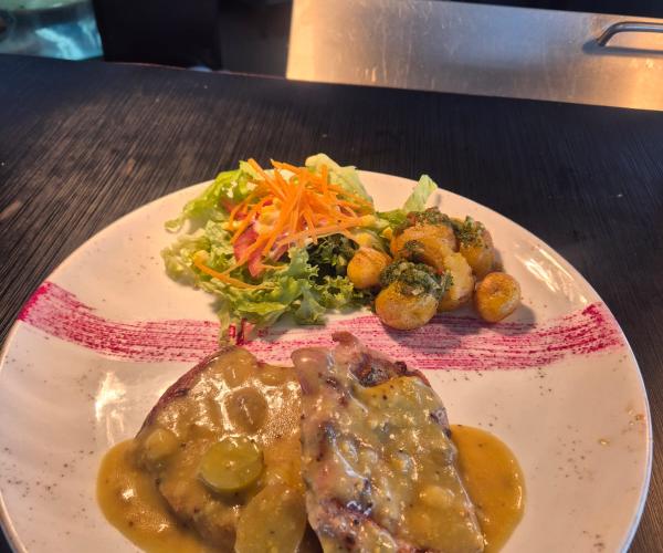 Lomo de cerdo en salsa de mostazas