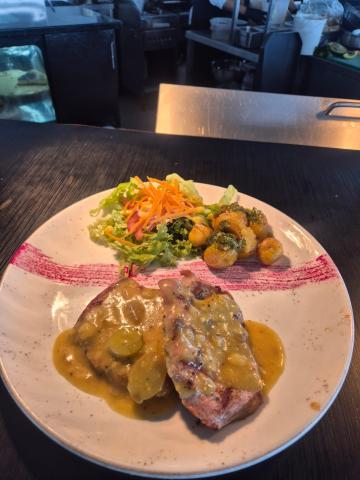 Lomo de cerdo en salsa de mostazas