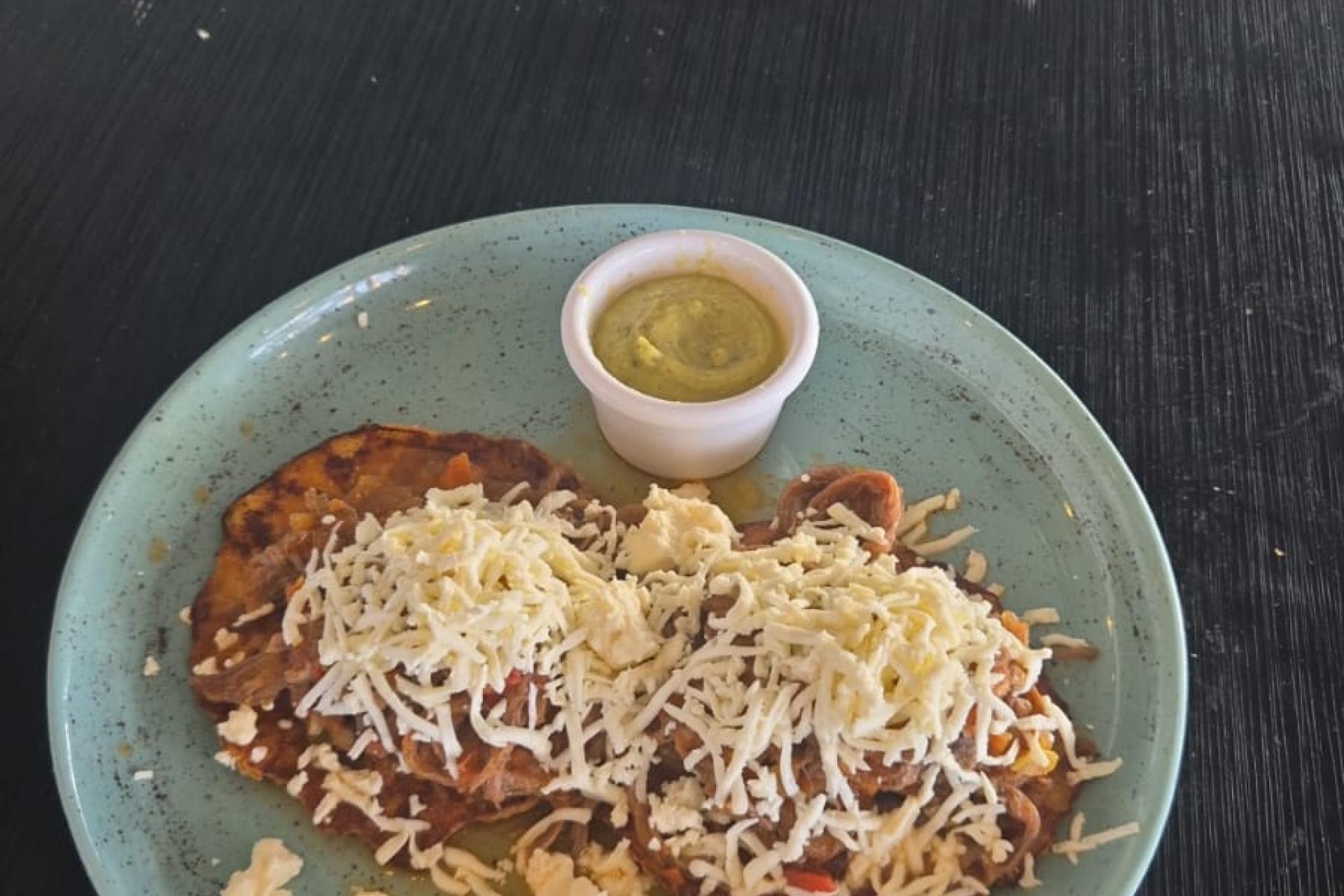 AREPAS DE CHOCOLO CON CARNE DESMECHADA